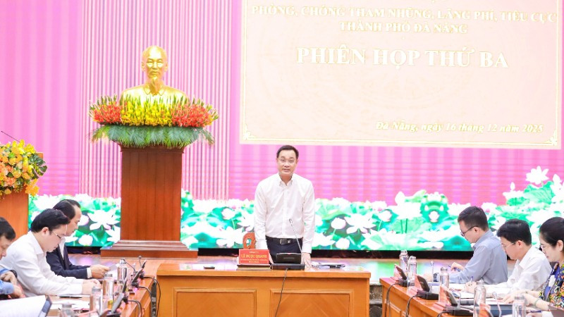 Đồng chí Lê Ngọc Quang phát biểu kết luận phiên họp. (Ảnh: ANH ĐÀO)