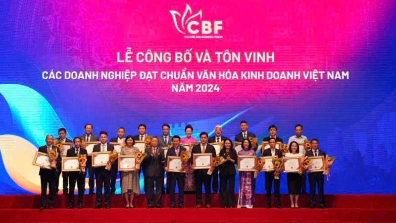 Tôn vinh các Doanh nghiệp đạt chuẩn Văn hóa kinh doanh Việt Nam năm 2024. (Ảnh: THANH BÌNH)