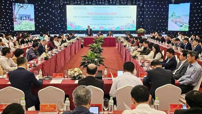 Hội thảo khoa học “Tiếp tục đổi mới, nâng cao chất lượng sinh hoạt chi bộ trong kỷ nguyên mới” diễn ra tại Thanh Hóa. (Ảnh MAI LUẬN)