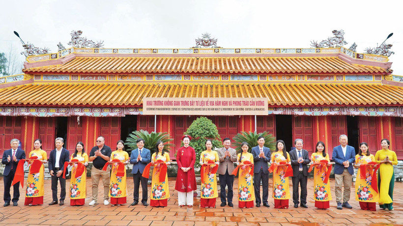 Đền thờ Vua Hàm Nghi và tướng sĩ Cần Vương tại Di tích lịch sử quốc gia thành Tân Sở ở xã Cam Lộ, tỉnh Quảng Trị.