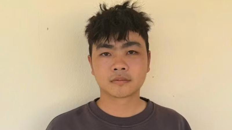 Đối tượng Trần Hữu Trí tại cơ quan điều tra. (Ảnh Công an cung cấp)