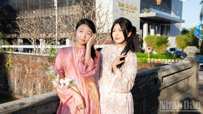 Giới trẻ Đà Nẵng chọn check-in tại Di tích quốc gia đặc biệt Thành Điện Hải, thành phố Đà Nẵng.