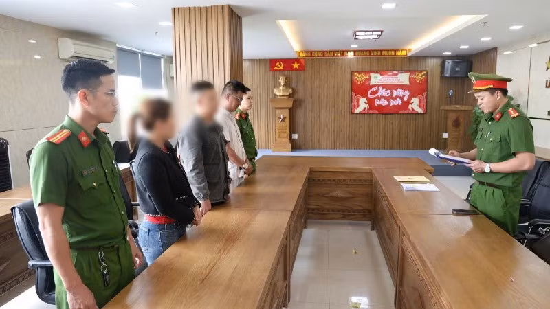 Các đối tượng tại cơ quan điều tra. (Ảnh: Công an cung cấp)