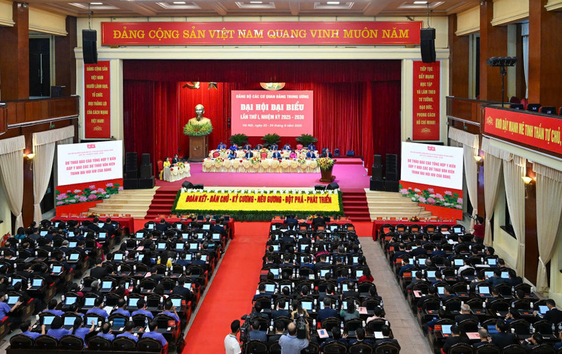 Đại hội Đảng bộ các cơ quan Đảng Trung ương dành thời gian thảo luận các nhiệm vụ trọng tâm nhiệm kỳ 2025 - 2030. (Ảnh DUY LINH)