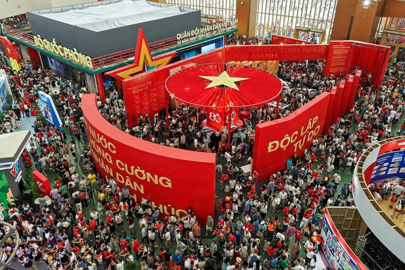 Triển lãm “80 năm Hành trình Độc lập-Tự do-Hạnh phúc” thu hút hàng triệu lượt người tới tham quan trong những ngày qua. (Ảnh: TUẤN HUY)