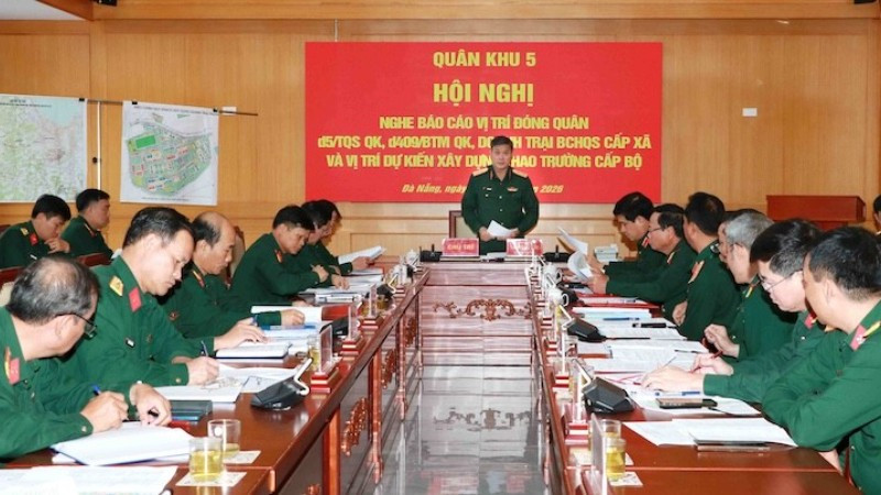 Trung tướng Lê Ngọc Hải, Tư lệnh Quân khu, chủ trì hội nghị.