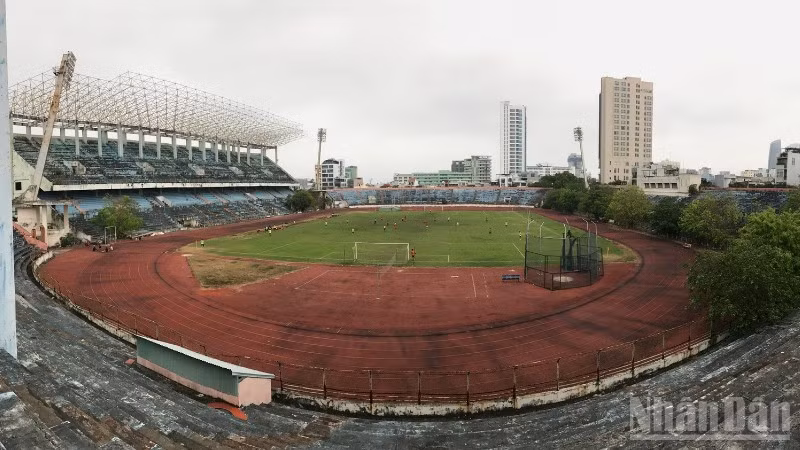 Khu phức hợp sân vận động Chi Lăng đã đủ điều kiện lên sàn đấu giá. (Ảnh: ANH ĐÀO)