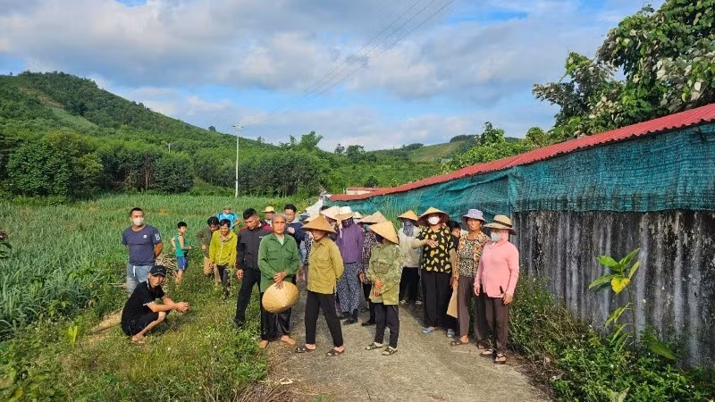 Người dân phản đối trang trại lợn gây ô nhiễm ở Thanh Hóa.