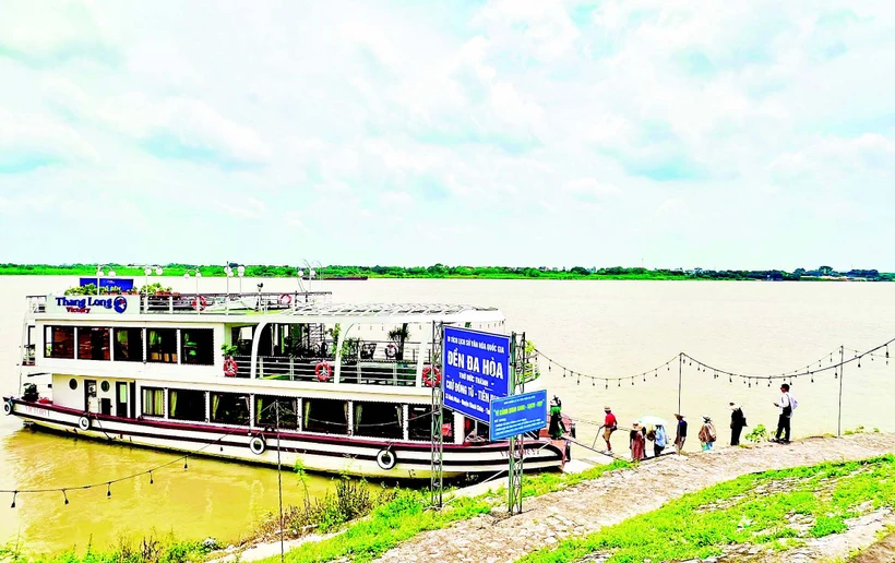 Tour đường sông kết nối Hà Nội-Hưng Yên là một trong những sản phẩm công nghiệp văn hóa phát huy hiệu quả.