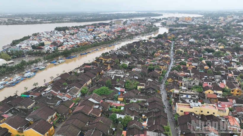 Phố cổ Hội An sáng 1/11.