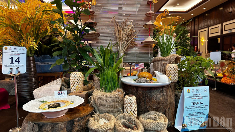 Phần trình bày ấn tượng của đội ngũ đầu bếp đến từ Pullman Danang Beach Resort đã thuyết phục Ban giám khảo. (Ảnh: ANH ĐÀO)