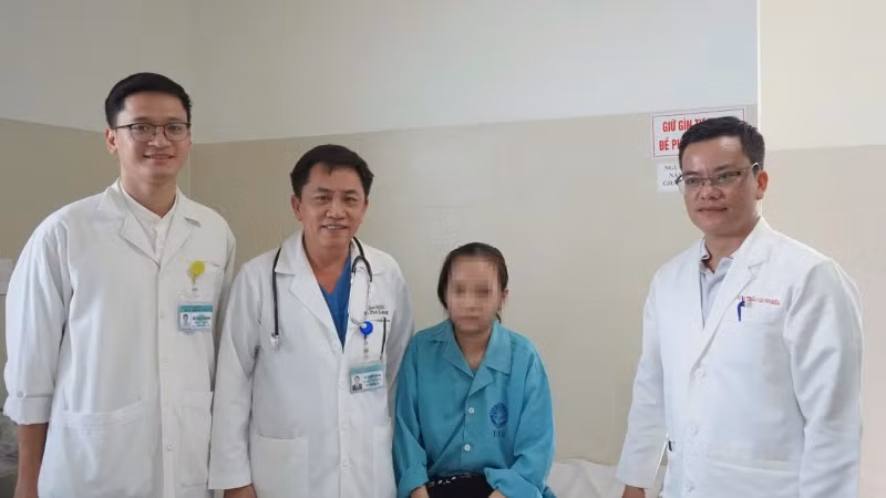 Các y bác sĩ Bệnh viện Đà Nẵng kích hoạt quy trình "báo động đỏ nội viện" cứu sống bệnh nhân.