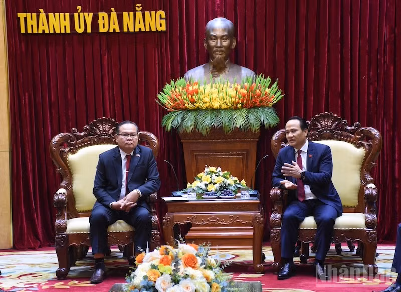 Quang cảnh buổi làm việc. (Ảnh: ANH ĐÀO)