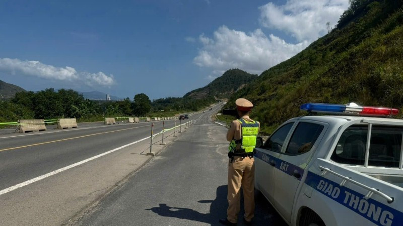 Lực lượng cảnh sát giao thông Công an thành phố Đà Nẵng trực tại các tuyến giao thông trọng điểm. 