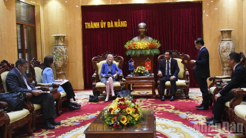 Quang cảnh buổi tiếp. (Ảnh: ANH ĐÀO)