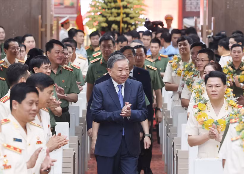 Tổng Bí thư Tô Lâm dự gặp mặt các điển hình tiên tiến dự Đại hội thi đua” Vì An ninh tổ quốc” lần thứ IX. (Ảnh: THỐNG NHẤT/TTXVN) 