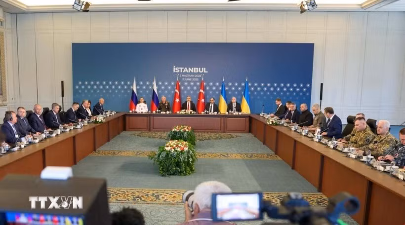 Toàn cảnh vòng đàm phán trực tiếp thứ hai giữa phái đoàn Nga và Ukraine tại Istanbul, Thổ Nhĩ Kỳ ngày 2/6/2025. (Ảnh: THX/TTXVN)