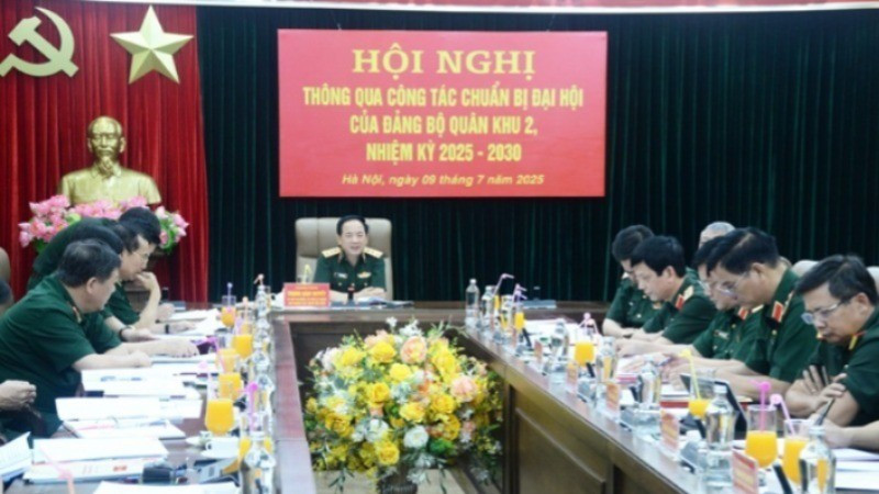Thượng tướng Trịnh Văn Quyết chủ trì hội nghị thông qua công tác chuẩn bị Đại hội của Đảng bộ Quân khu 2 nhiệm kỳ 2025-2030. Ảnh: qdnd.vn