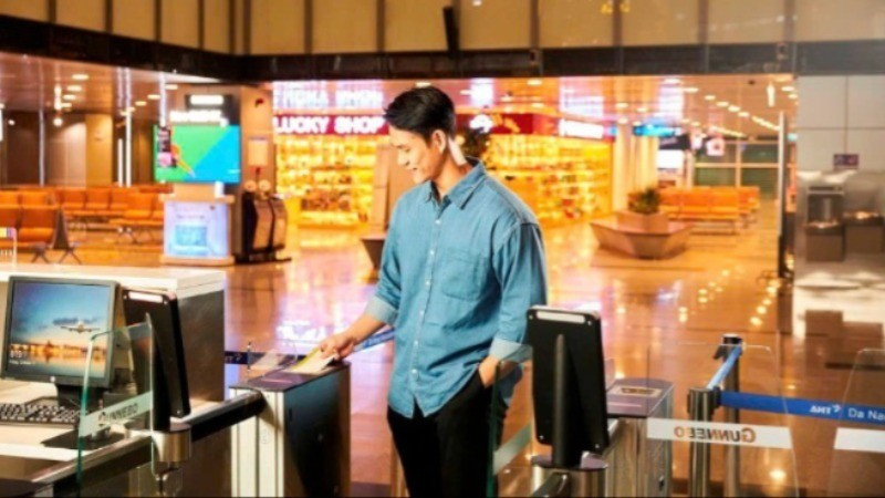 Sân bay quốc tế Đà Nẵng đưa vào vận hành hệ thống Cửa khởi hành tự động (Auto Boarding Gate) phục vụ du khách. (Ảnh AHT)