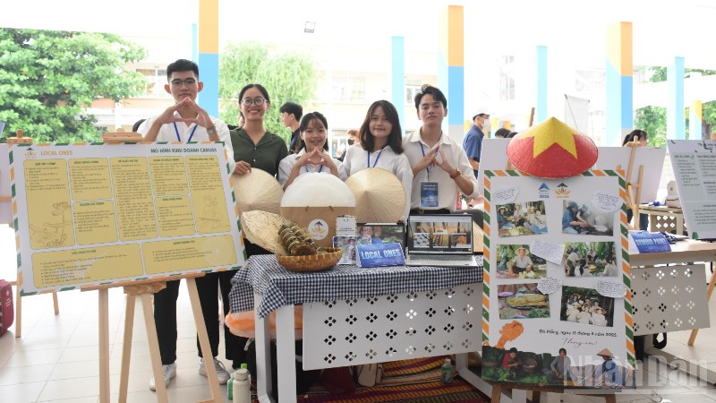 Nhiều ý tưởng dự thi Startup Runway 2025 được tuyển chọn trưng bày tại vòng triển lãm. (Ảnh: ANH ĐÀO)