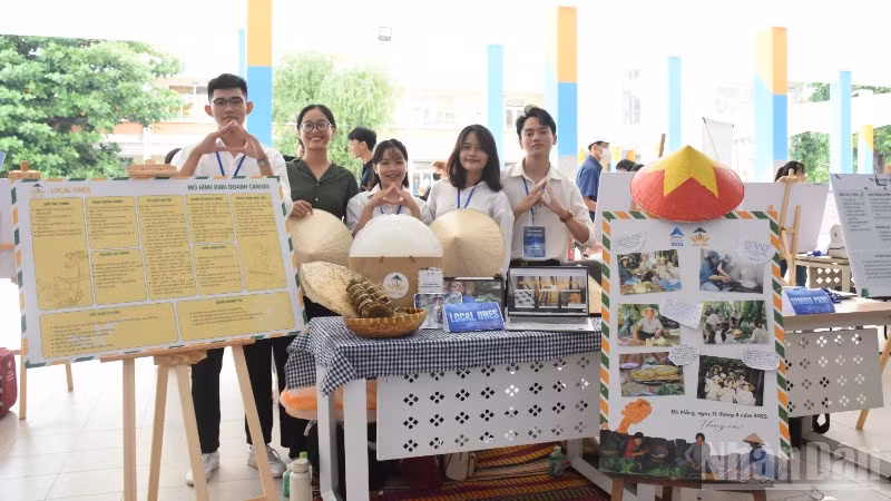 Nhiều ý tưởng dự thi Startup Runway 2025 được tuyển chọn trưng bày tại vòng triển lãm. (Ảnh: ANH ĐÀO)