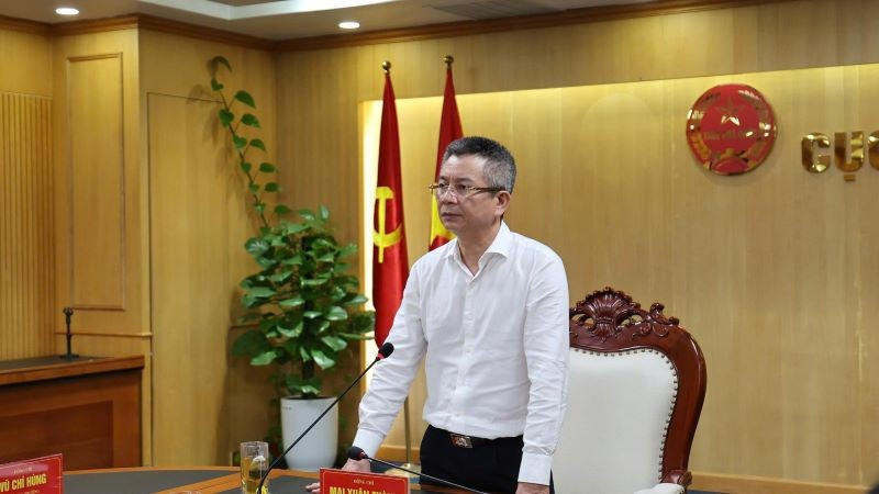 Cục trưởng Mai Xuân Thành chỉ đạo tại cuộc họp.
