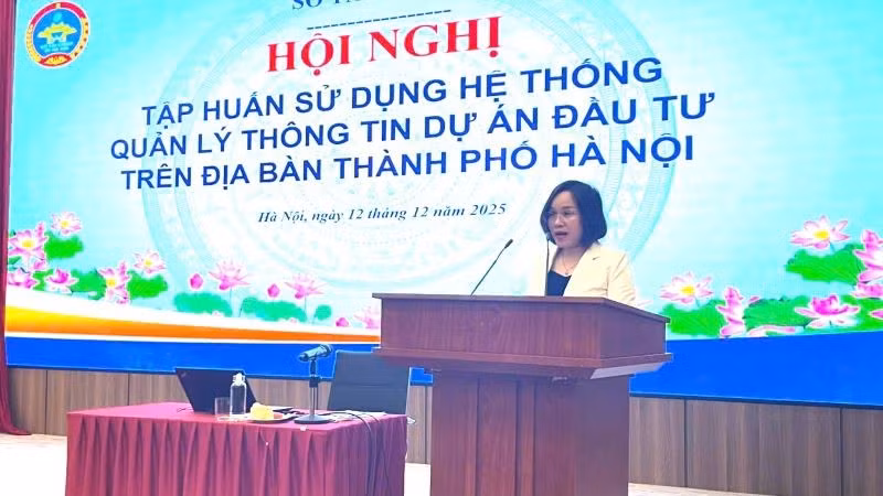 Bà Trần Thị Dung-Trưởng phòng Công nghệ thông tin và Chuyển đổi số phát biểu.