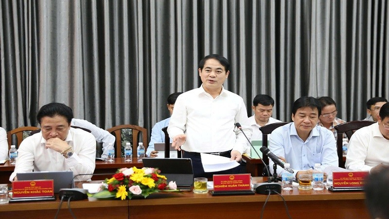 Đồng chí Nghiêm Xuân Thành, Ủy viên Ban Chấp hành Trung ương Đảng, Bí thư Tỉnh ủy Khánh Hòa phát biểu tại buổi làm việc.