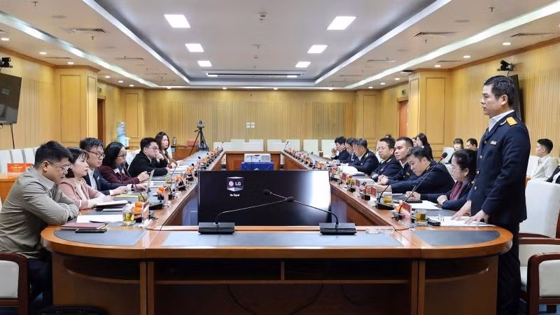 Phó Cục trưởng Cục Thuế Vũ Chí Hùng phát biểu tại buổi làm việc.