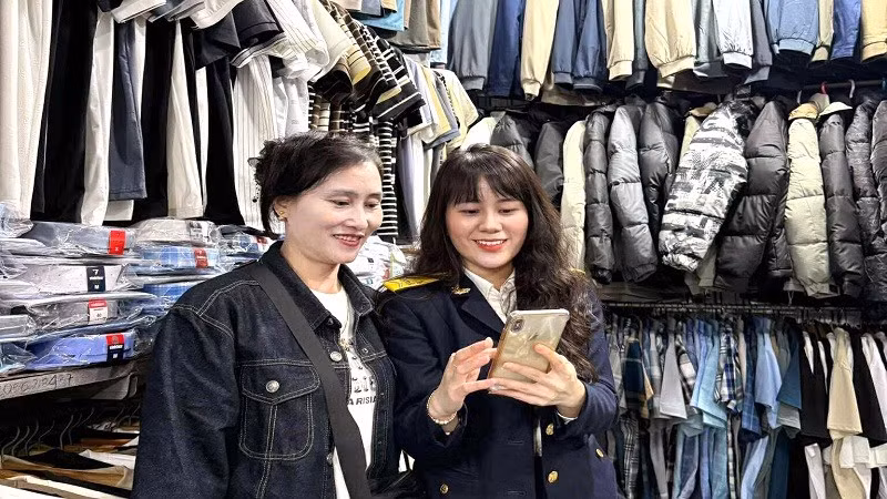 Khu vực hộ, cá nhân kinh doanh khi chính thức chuyển đổi từ phương pháp khoán sang kê khai sẽ góp phần tự quản trị thuế của chính mình theo hướng chủ động, minh bạch hơn.