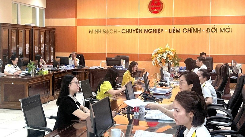 Để bảo đảm phù hợp và thể hiện đúng bản chất của thuế thu nhập, Bộ Tài chính dự kiến báo cáo Chính phủ phương án thu thuế trên thu nhập (doanh thu-chi phí) đối với tất cả các cá nhân có doanh thu trên ngưỡng không chịu thuế.