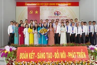 Lãnh đạo tỉnh, đại biểu, khách mời tại buổi ra mắt đại hội của Ban Chấp hành Đảng bộ xã Phú Thọ.