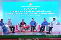 Khách mời tham gia tọa đàm.