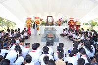 Thiếu nhi nghe thuyết minh về cuộc đời và sự nghiệp Cụ Phó bảng Nguyễn Sinh Sắc, thân sinh Chủ tịch Hồ Chí Minh.