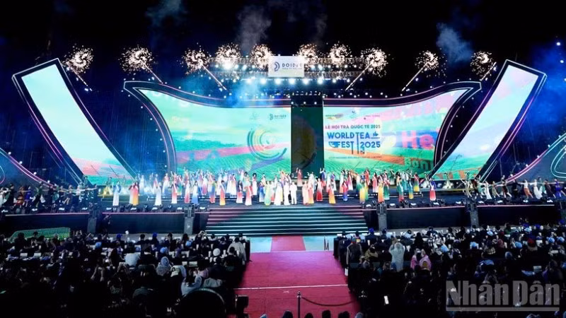 Quang cảnh khai mạc Lễ hội Trà quốc tế-World Tea Fest 2025 tại Lâm Đồng.
