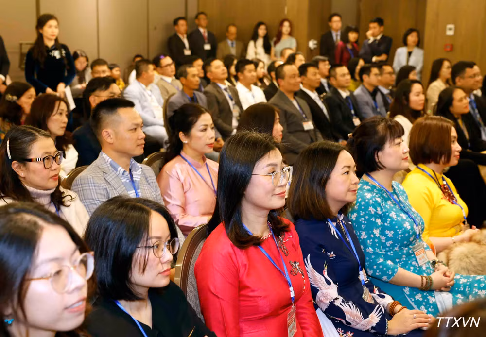 vna-potal-tong-bi-thu-chu-tich-nuoc-gap-go-can-bo-nhan-vien-dai-su-quan-viet-nam-tai-new-zealand-8950576-7553.jpg