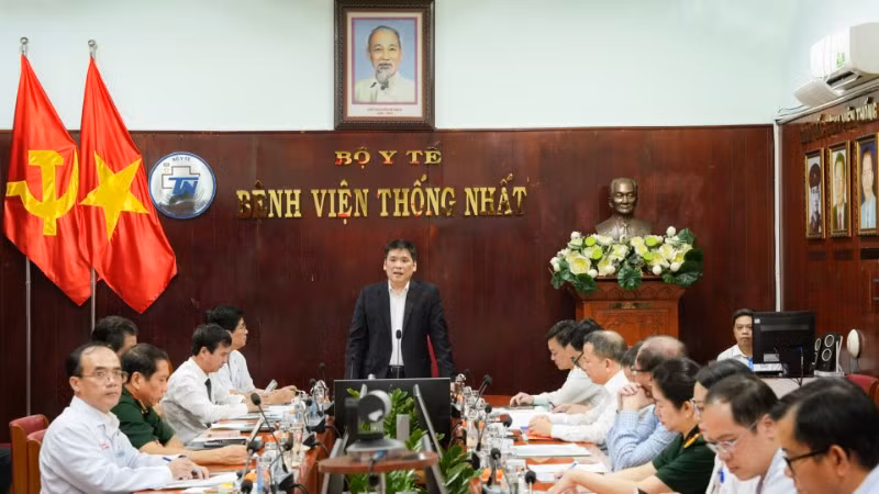 Phó Trưởng Ban tổ chức Trung ương Nguyễn Thanh Bình làm việc tại Bệnh viện Thống Nhất.