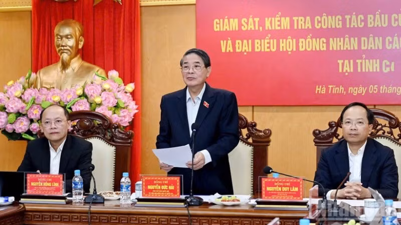 Các thành viên Đoàn giám sát, kiểm tra công tác bầu cử Đại biểu Quốc hội khóa XVI và Đại biểu Hội đồng nhân dân các cấp nhiệm kỳ 2026-2031 đánh giá cao quá trình triển khai công tác bầu cử tại Hà Tĩnh.