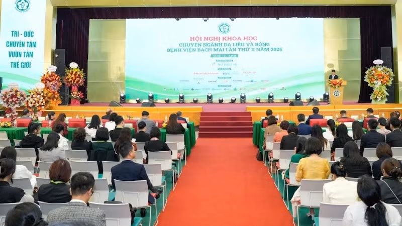 Quang cảnh Hội nghị khoa học chuyên ngành da liễu và bỏng.