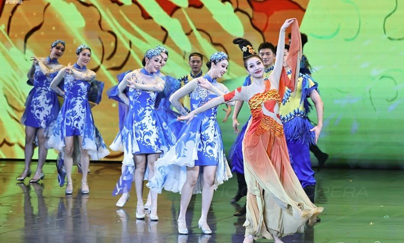 Tiết mục múa “Cá vượt vũ môn - Từng bước lên cao”. (Nguồn: Nhà hát Hồ Gươm) picture2.jpg