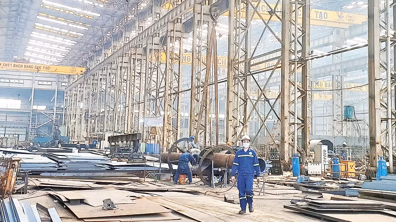 Sản xuất tuần hoàn giảm chi phí cho ngành đóng tàu tại Nhà máy đóng tàu Bạch Đằng.