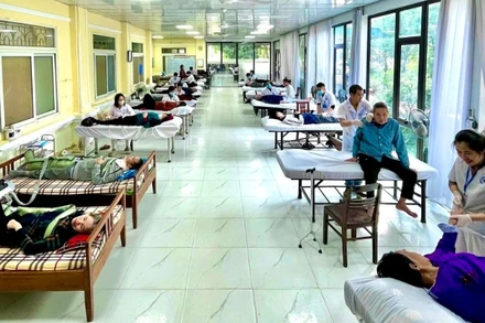 Người dân điều trị tại Bệnh viện Phục hồi chức năng tỉnh Ninh Bình.