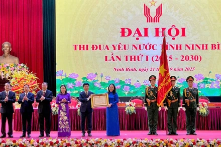 Thừa ủy quyền của Chủ tịch nước, Phó Chủ tịch nước Võ Thị Ánh Xuân đã trao Huân chương Lao động hạng Nhất cho Đảng bộ, chính quyền và nhân dân tỉnh Ninh Bình vì đã có thành tích xuất sắc trong phong trào thi đua “Cả nước chung sức xây dựng nông thôn mới giai đoạn 2021-2025”.