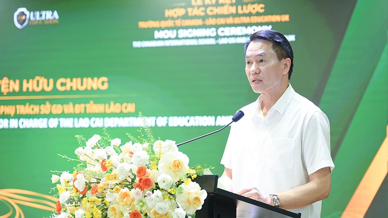 Đồng chí Luyện Hữu Chung, Phó Giám đốc phụ trách Sở Giáo dục và Đào tạo tỉnh Lào Cai phát biểu. hai-1961.jpg