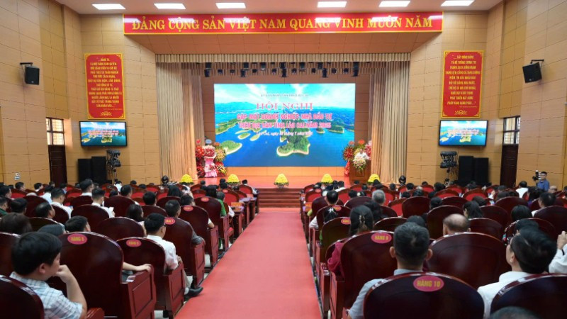 Quang cảnh hội nghị. z6851770544074-f29603277403df219ed4fcb21746bf12-1642.jpg