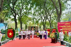 Quang cảnh lễ trao Bằng "Tổ quốc ghi công" cho 49 liệt sĩ Biệt động Sài Gòn-Gia Định. 