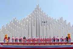 Lãnh đạo Thành phố Hồ Chí Minh và các đại biểu cắt băng khánh thành dự án.