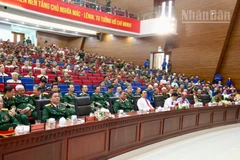 Quang cảnh buổi gặp mặt các cán bộ cao cấp quân đội. 