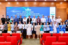 Đại biểu cùng tham gia phát động cuộc thi.