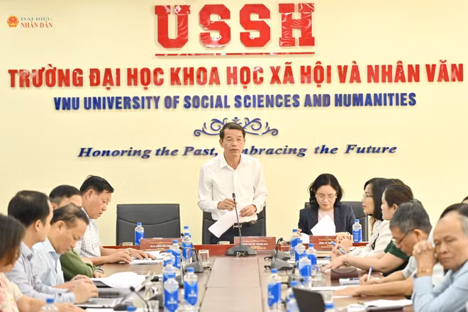 Đồng chí Vũ Thanh Mai, Phó Trưởng Ban Tuyên giáo và Dân vận Trung ương phát biểu chào mừng hội thảo.